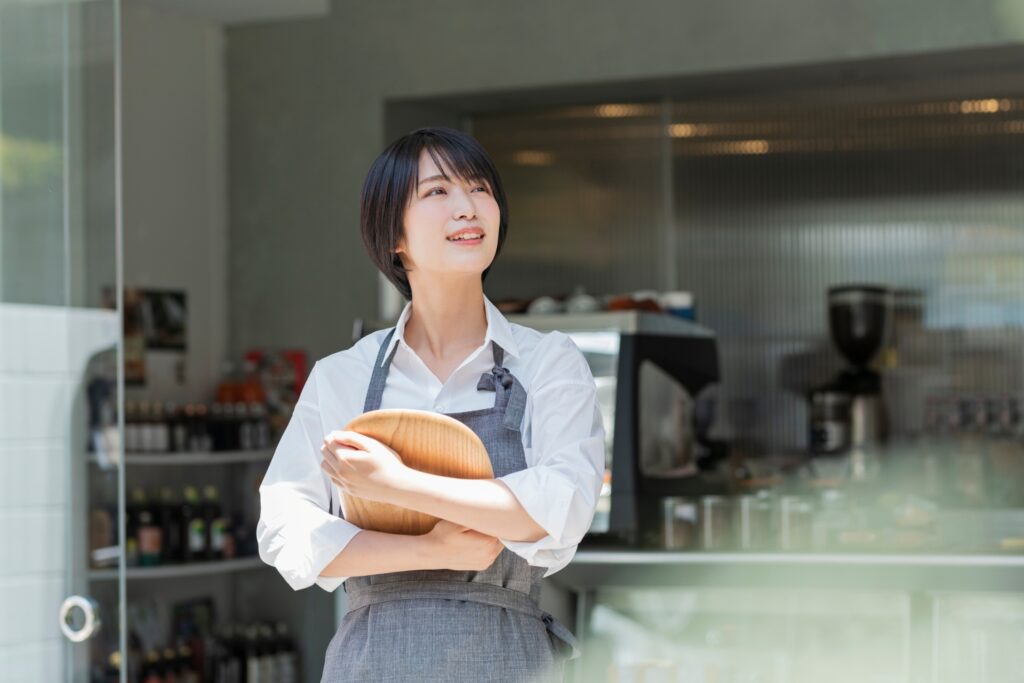 カフェ 女性スタッフ