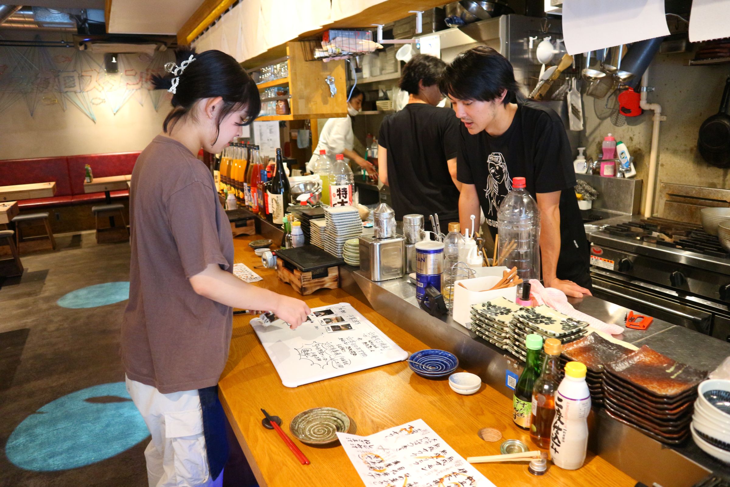 マグロスタンダード、オープン前のスタッフさんの様子