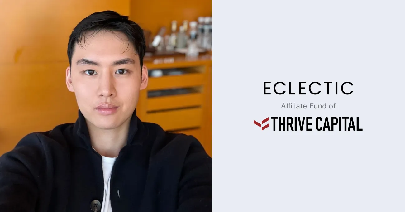 黒いトップスを着たKyle Yuan（Eclectic Management）とECLECTICのロゴ
